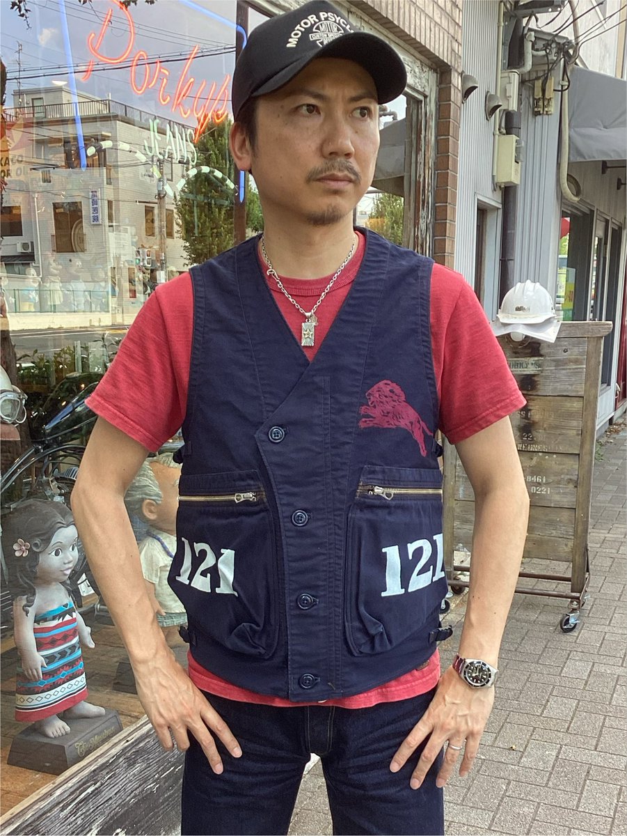porkys_jeans's tweet photo. 入荷情報!
Freewheelers「Speed Engineer Sleeveless Coat “Gilmore Oil Company 1932 Air Racers” 」¥66000
Navy
#porkys #ポーキーズ
#kyoto #京都
#アメカジ #円町
#freewheelers #フリーホイーラーズ
#sleevelesscoat #スリーブレスコート
#vest #ベスト https://t.co/qKP4oDrmok