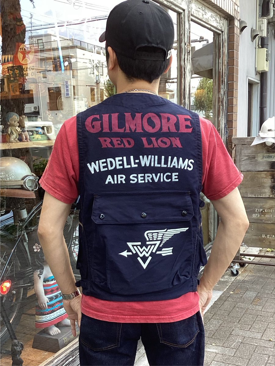 porkys_jeans's tweet photo. 入荷情報!
Freewheelers「Speed Engineer Sleeveless Coat “Gilmore Oil Company 1932 Air Racers” 」¥66000
Navy
#porkys #ポーキーズ
#kyoto #京都
#アメカジ #円町
#freewheelers #フリーホイーラーズ
#sleevelesscoat #スリーブレスコート
#vest #ベスト https://t.co/qKP4oDrmok