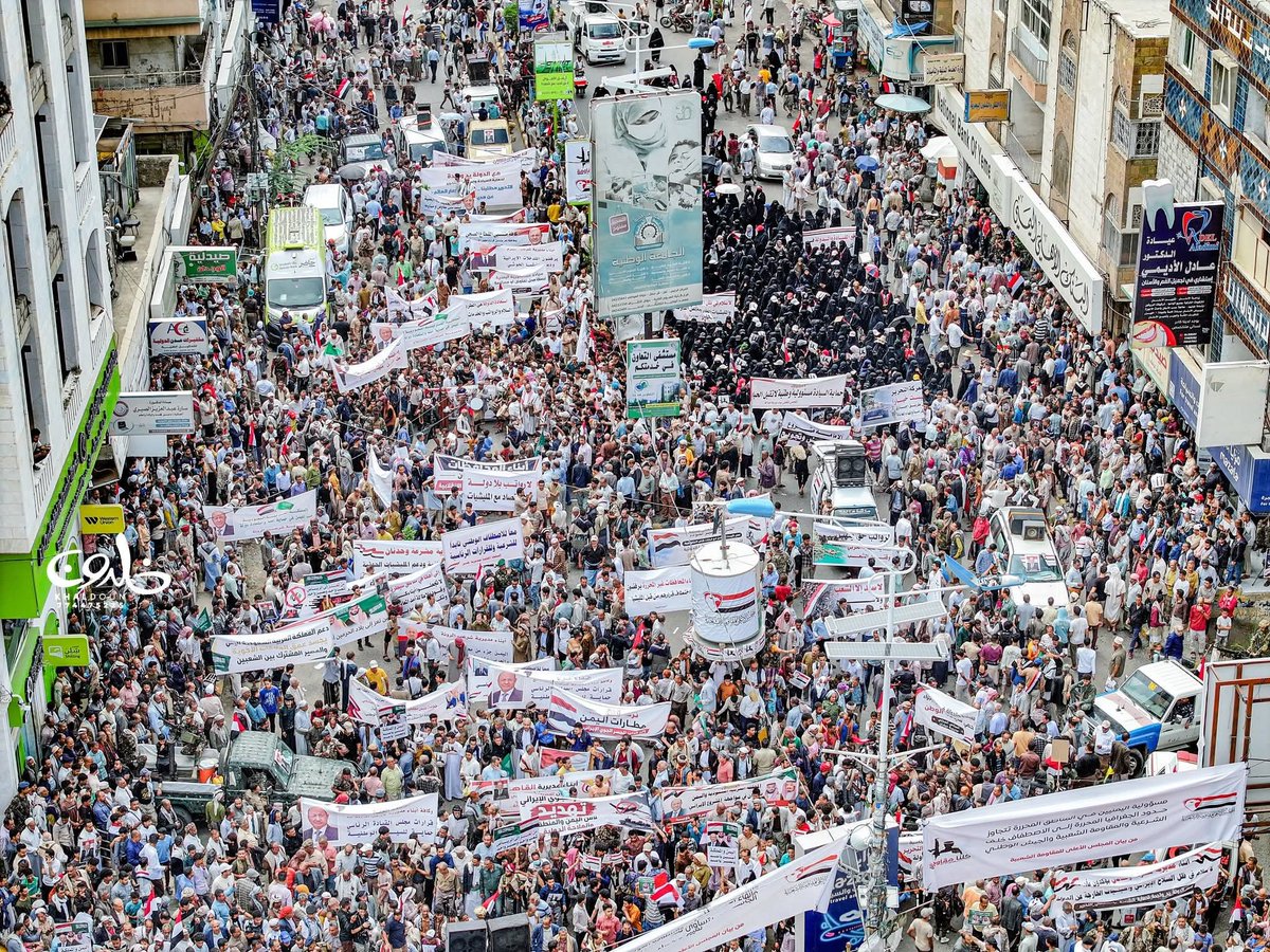 abdulazizasabri's tweet photo. صور من المسيرة المليونية  التي دعت لها السلطة المحلية والأحزاب السياسية بمحافظة تعز تحت شعار ( مع الدولة يد واحدة لحماية السيادة وإستكمال التحرير  ) https://t.co/jN5WzvxD68