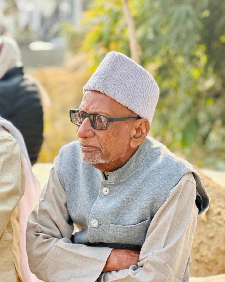 beingwarsi32's tweet photo. निज़ामाबाद की सियासत का एक ख़ामोश हो जाना—जनाब आलम बदी साहब का यूँ जाना दिल को गहरा सदमा दे गया।
उनकी सादगी और खिदमत हमेशा याद रखी जाएगी।
अल्लाह तआला उन्हें जन्नतुल फ़िरदौस में आला मुक़ाम अता फ़रमाए और अहले ख़ाना को सब्र दे। आमीन 🤲

#Alambadi #Nizamabad #Azamgarh #UttarPradesh https://t.co/mkrxUJn8tb