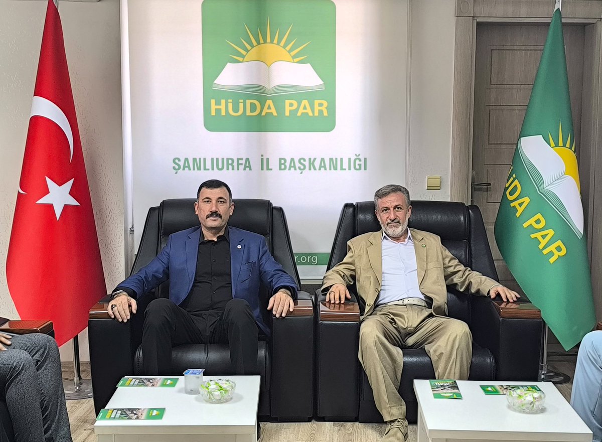 Mehmetmytlmn63's tweet photo. KAMU-DER Şanlıurfa İl Başkanı Selim Açar ve beraberindeki heyet bizleri ziyaret ettiler. 

Nazik ziyaretlerinden dolayı kendilerine teşekkür ederim.
 
@HudaParUrfa
@FarukPolat_ 
@selimacar649 https://t.co/ZVKFIz585A