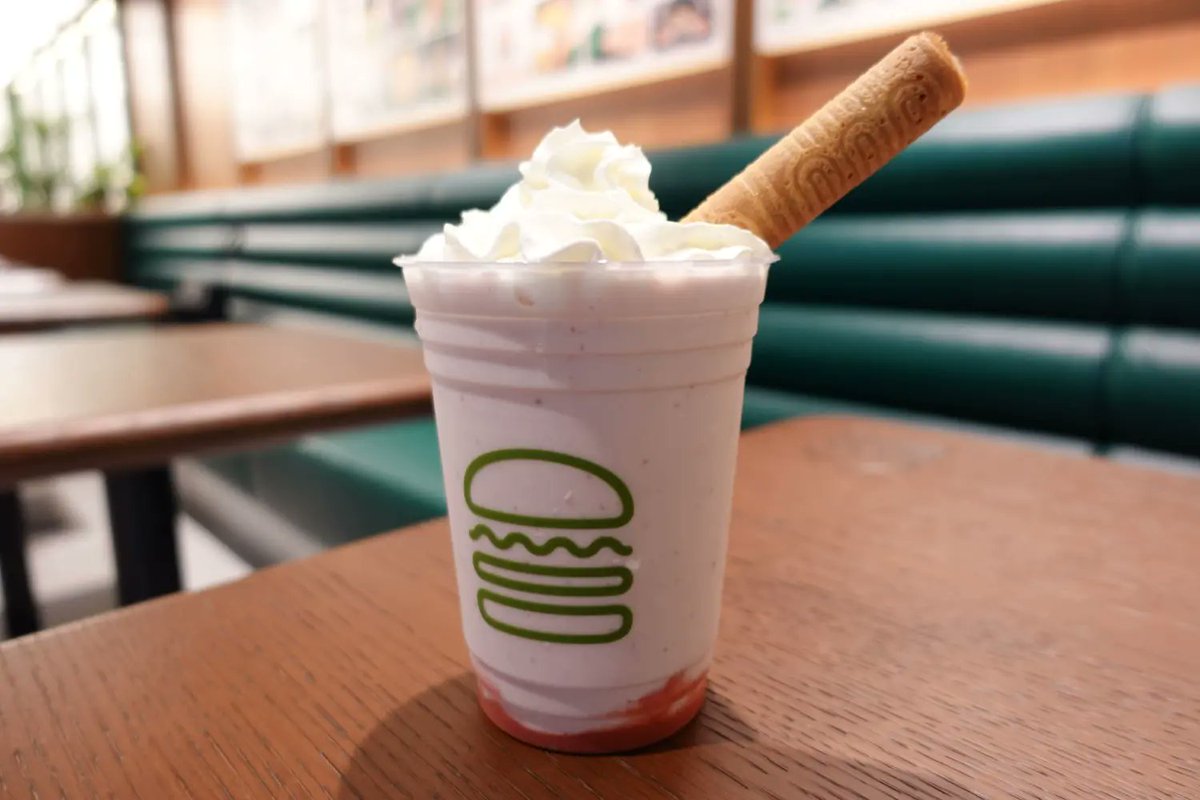 Fukuoka_leapup's tweet photo. 九州エリア初出店！
「Shake Shack 博多店」がオープン🍔💚

🍓あまおうシェイク with チロリアン
🍟明太マヨフライ

福岡の名物を取り入れた
2種類の限定メニューをレポート！▽
https://t.co/NlAMnyYDcn https://t.co/Vo75eyfCey
