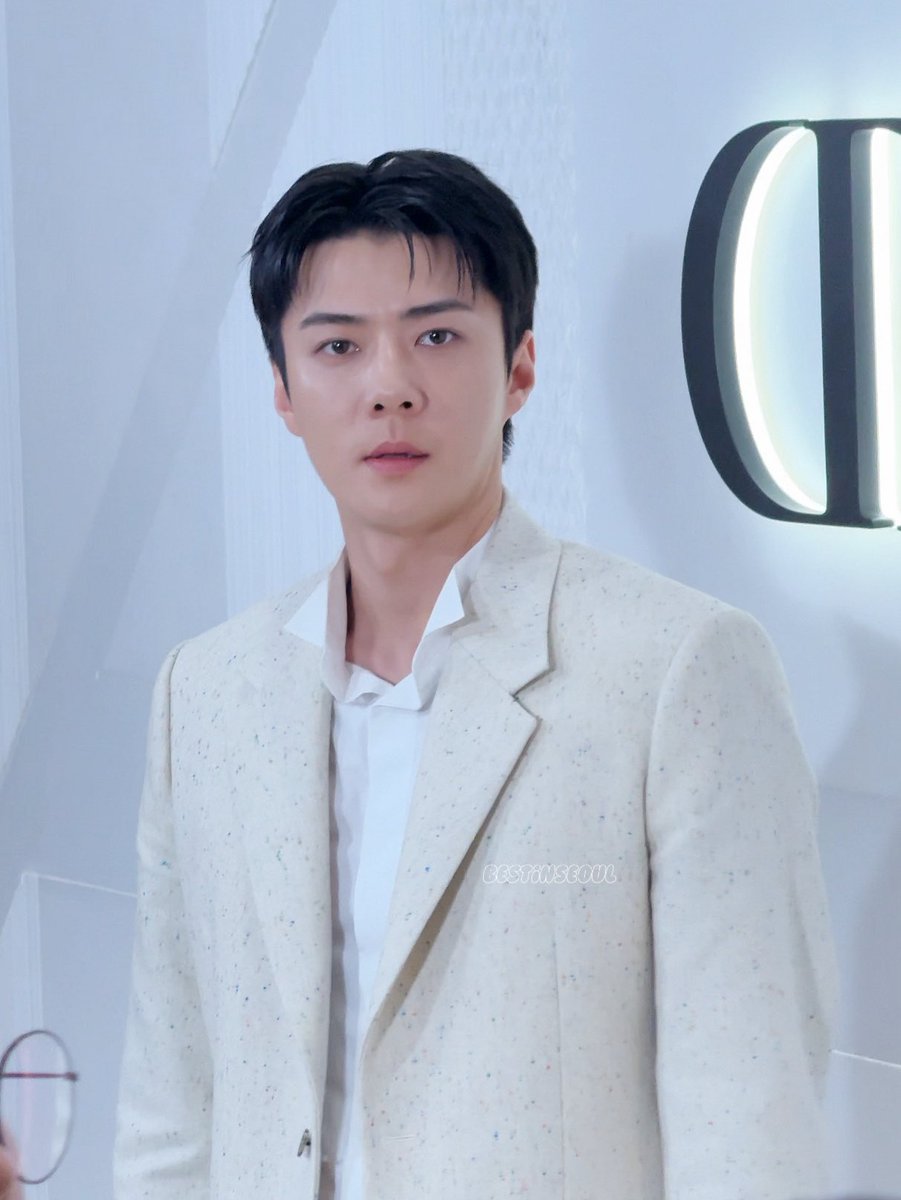best_in_seoul's tweet photo. ขออนุญาตล้างตาพี่ๆชาวเนต 🙂‍↔️🐥🧡

#DiorSiamParagonxSEHUN https://t.co/oYQGYl1cMo