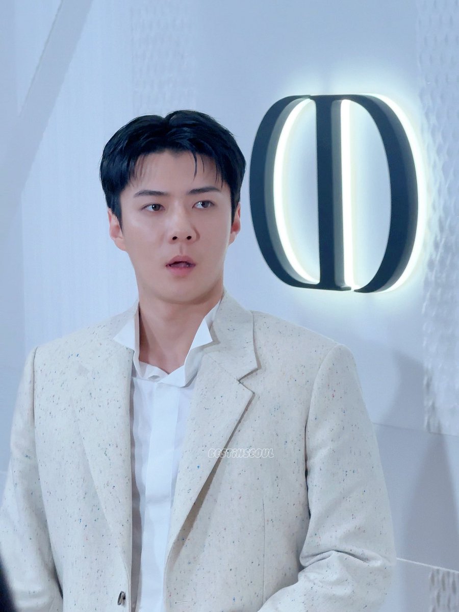 best_in_seoul's tweet photo. ขออนุญาตล้างตาพี่ๆชาวเนต 🙂‍↔️🐥🧡

#DiorSiamParagonxSEHUN https://t.co/oYQGYl1cMo