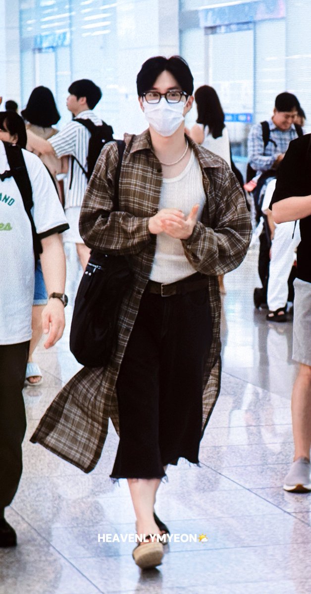 HeavenlyMyeon's tweet photo. 260723 ICN

Runway 

#수호 #SUHO #준면 #金俊勉 #スホ 
#EXO @weareoneEXO https://t.co/f7bVA3ahxx