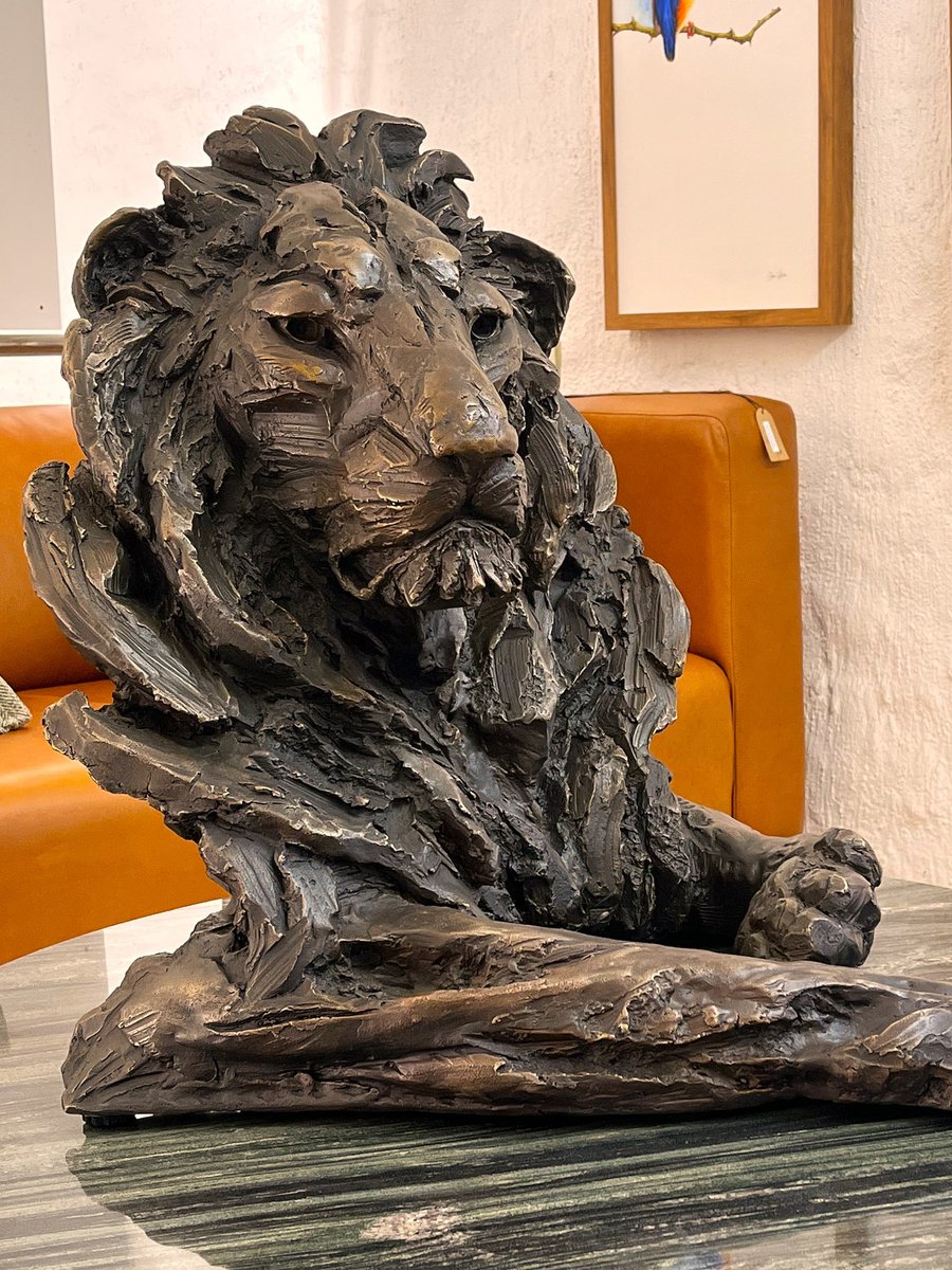 BrandonBronze's tweet photo. A piece like this doesn't just fill a space — it commands it. 

Lion Bust (Life-size)

Dimensions (cm): 62H x 61W x 72L
Material: Bronze
Weight: 70kg

DM us to enquire about availability, custom commissions, or shipping for this piece.

#BronzeSculpture #WildlifeArt #AfricanArt https://t.co/4c1IzmQ5xy