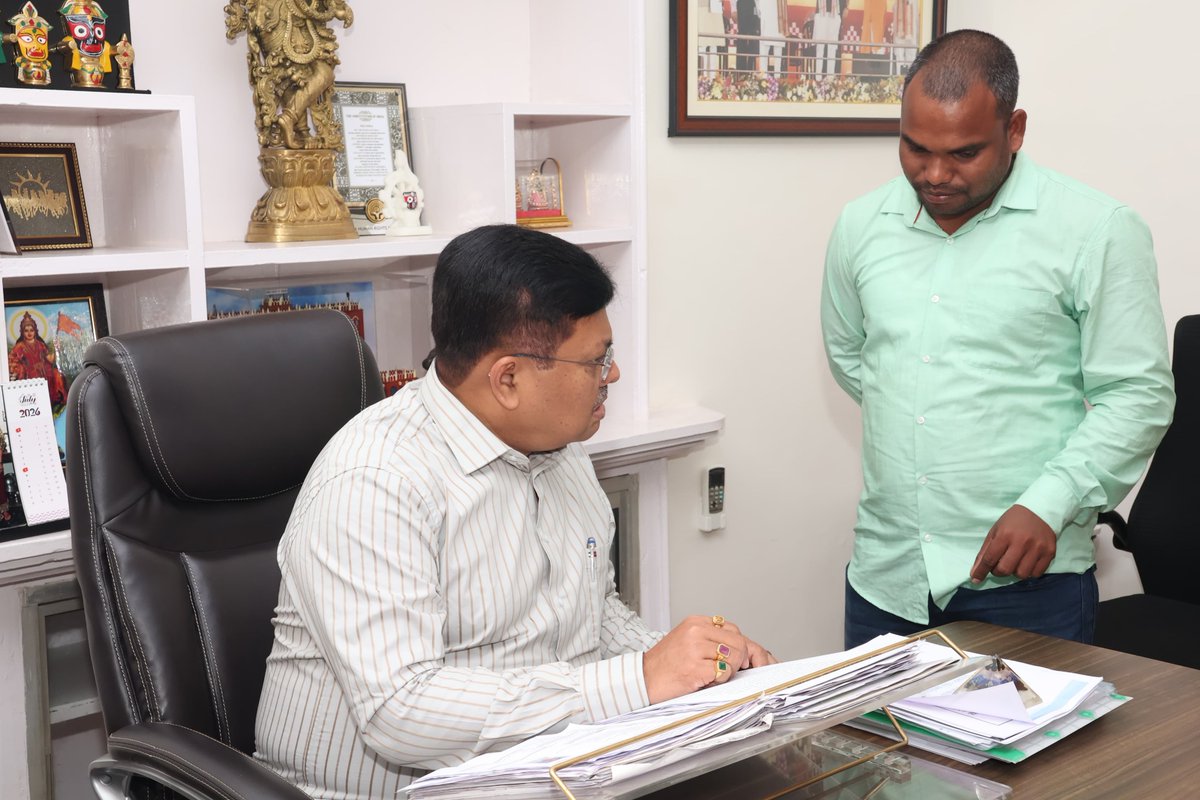PrithivirajBJP's tweet photo. ଆଜି ଭୁବନେଶ୍ୱର ସ୍ଥିତ ସରକାରୀ ବାସଭବନରେ ମୋ ନିର୍ବାଚନ ମଣ୍ଡଳୀ ସମେତ ରାଜ୍ୟର ବିଭିନ୍ନ ଅଞ୍ଚଳରୁ ଆସିଥିବା ଜନସାଧାରଣମାନଙ୍କ ସହ ସାକ୍ଷାତ କରି ସେମାନଙ୍କର ବିଭିନ୍ନ ଅଭିଯୋଗ ଓ ସମସ୍ୟା ଶୁଣିଲି।ସେମାନଙ୍କ ସମସ୍ୟାର ଶୀଘ୍ର ସମାଧାନ ପାଇଁ ପ୍ରତିଶ୍ରୁତି ଦେବା ସହ ସମ୍ପୃକ୍ତ ବିଭାଗୀୟ ଅଧିକାରୀମାନଙ୍କୁ ଆବଶ୍ୟକୀୟ ପଦକ୍ଷେପ ଗ୍ରହଣ କରିବାକୁ ନିର୍ଦ୍ଦେଶ ଦେଇଛି।

#PeopleFirst #PublicGrievance #BJPOdisha #PublicService #PrithivirajHarichandan