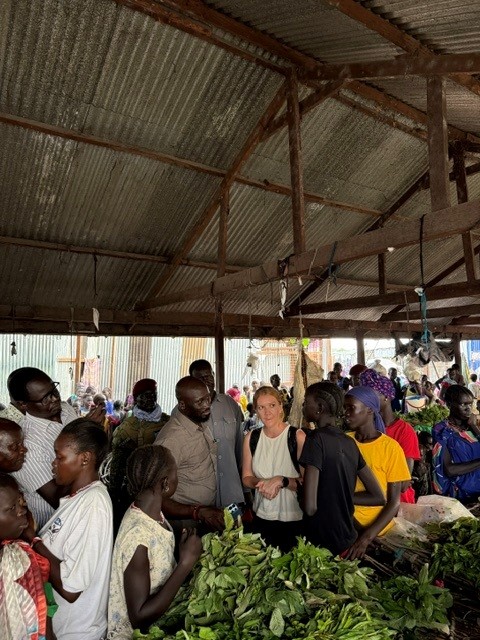 UKinSouthSudan's tweet photo. In Pibor 🇸🇸, we met Chief Administrator Gola Boyoi Gola.
We visited the local market &amp; heard how trade is supporting livelihoods.

We also exchanged views on tackling the interconnected challenges of conflict, food insecurity, youth unemployment &amp; lack of infrastructure. https://t.co/e61eH4mJZU