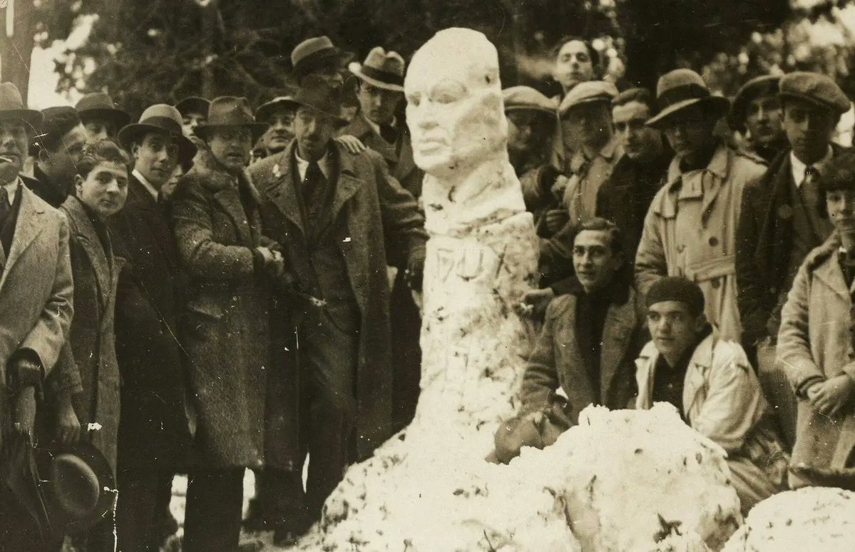 Laurentius_Laur's tweet photo. Mussolini Snow Sculpture - Italy, Rome 1926. https://t.co/utkAKGKjK6