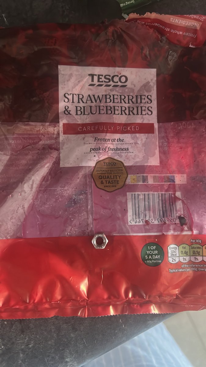 mackey0856's tweet photo. @TescoIrl little bolt found in frozen fruit 😡 https://t.co/EEwCUVInjV
