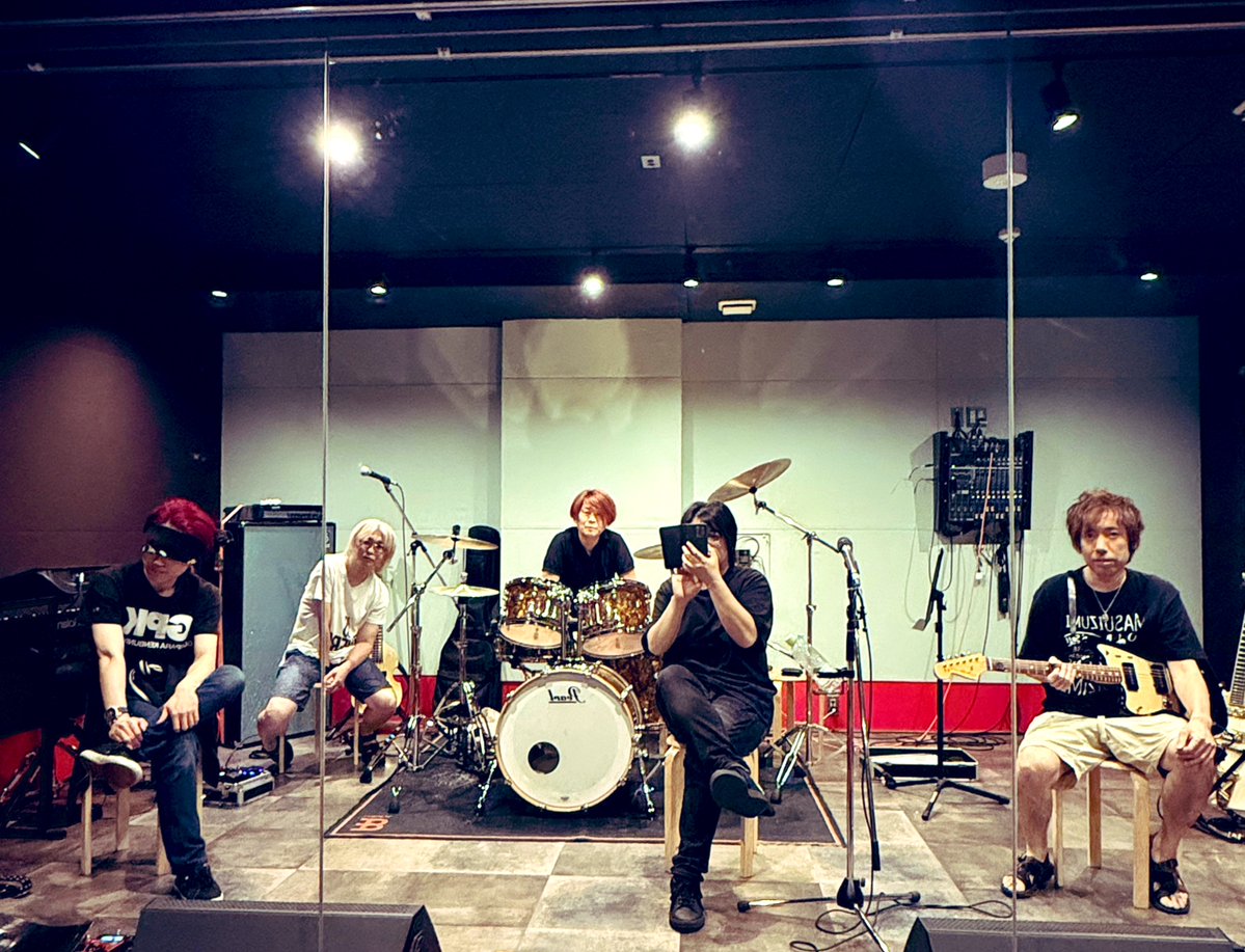 ExtacyInfo's tweet photo. 昨日は最終リハでした♪
LIVEまであと2日となりました。

EXTACYからは【MOTHER】【A WILL】からの構成で奏でます。

ご予約受け付けておりますので、DMやリプなどお気軽にお問合せください。
沢山のご来場お待ちしております！

#EXTACY
#渋谷近未来会館
#ルナコピ
#LUNASEA https://t.co/lPiKvM8xJb
