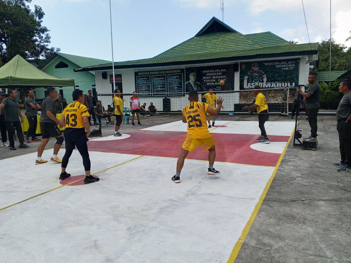 Kodim1410's tweet photo. Semarak HUT RI Ke-81, Kodim 1410/Bantaeng Gelar Turnamen Sepak Takraw Antar Staf Makodim dan Koramil, bertempat di Lapangan Upacara Makodim 1410/Bantaeng, Jalan Dahlia, Kelurahan Pallantikang, Kecamatan Bantaeng, Kabupaten Bantaeng. Kamis (23/07/2026). https://t.co/ulAcXykBJu