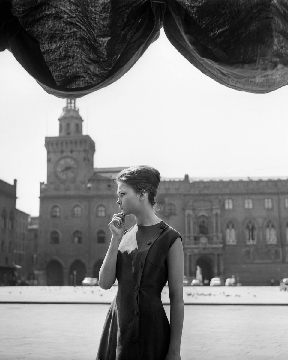 BolognaWelcome's tweet photo. 📸 La mostra “Le Bolognesi. Fotografie note e inedite dagli archivi di Antonio Masotti” vi aspetta a #Bologna alla 𝐆𝐚𝐥𝐥𝐞𝐫𝐢𝐚 𝐌𝐨𝐝𝐞𝐫𝐧𝐢𝐬𝐬𝐢𝐦𝐨 👉🏼 https://t.co/9ZWMl7bx8i @turismoER https://t.co/aOfVayi5rP