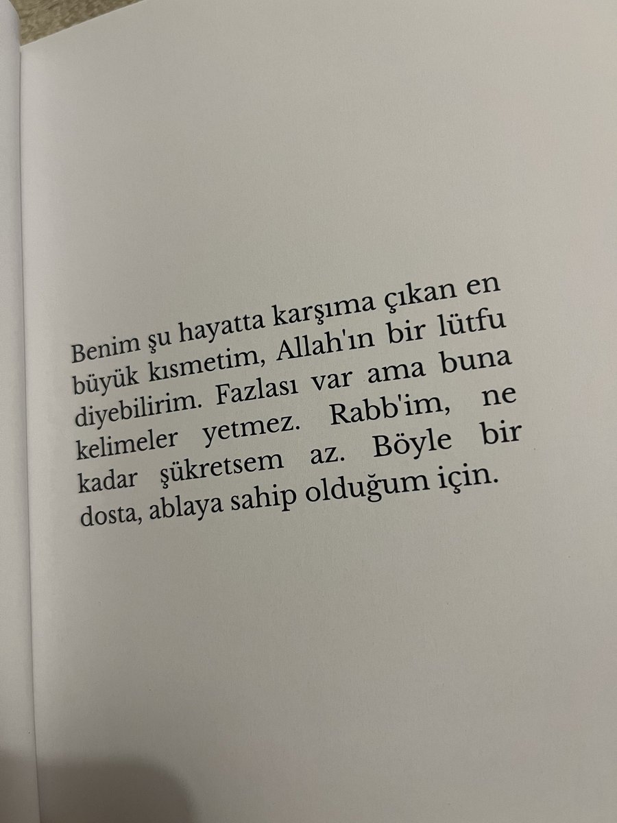 elif_hktn's tweet photo. Çok uzaklardan gelen süpriz doğum günü hediyem 23 yıllık dostum 💖2 yıldır Almanya da geçirdiğimiz her anı kitap haline getirmiş her satırda ağlayarak 😢okudum oda ağlayarak yazmış 😢
Ne güzel Allah için sevmek onun için dost olmak eksilerini görmek bunu dile getirmek dost ❤️ https://t.co/08Pb0FNSlu