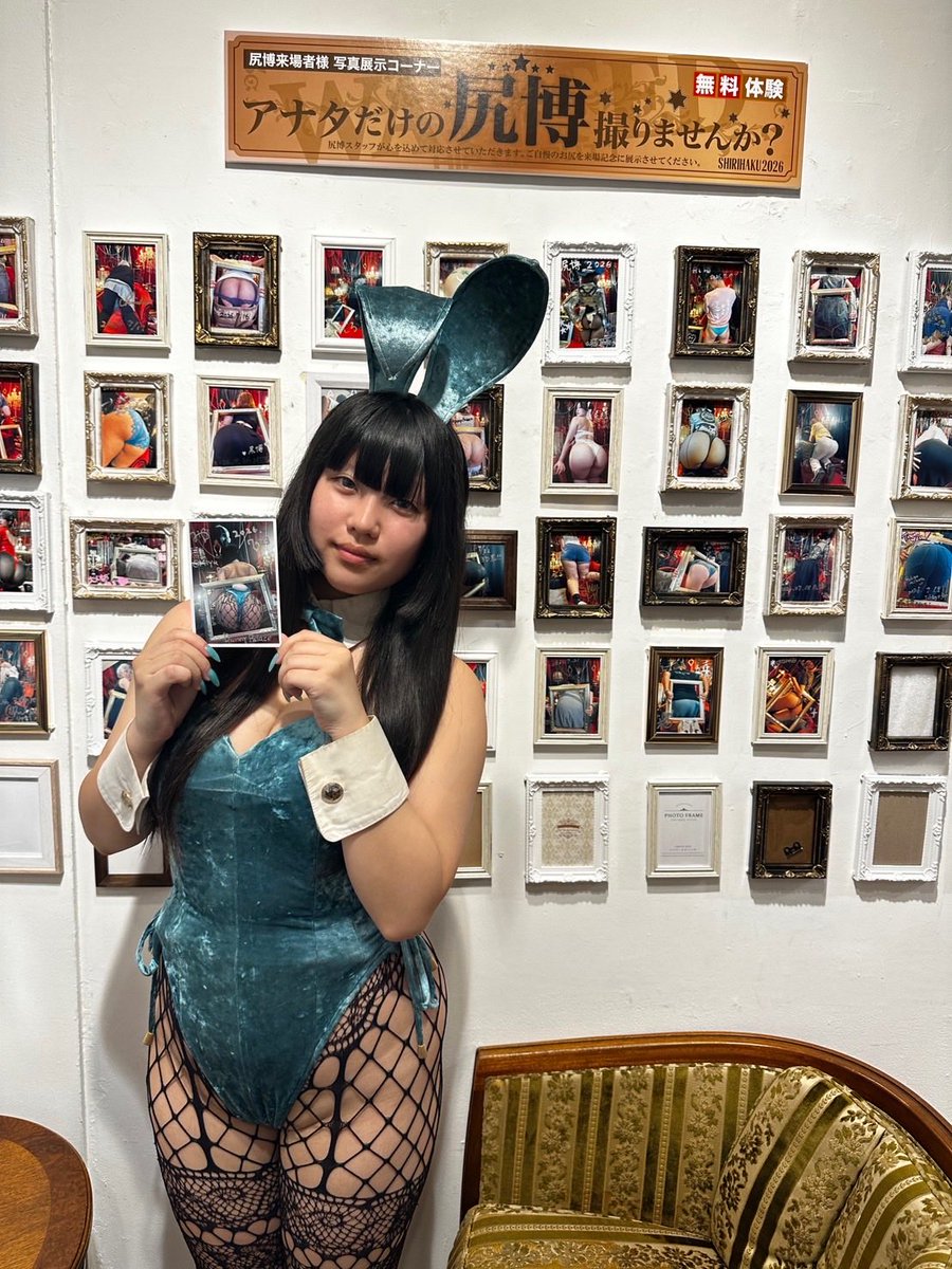 bunny_palace's tweet photo. 尻博2026 さん @shirihaku 

お尻をモチーフにした作品がたくさん。
バニー好きにはお尻好きもおおい…？はず！
お尻作品を楽しんだ後は、バニーのお尻を眺めながらお酒を嗜むのはいかがでしょうか🍑

受付にショップカードを置かせていただきました！

バニパレからはみゆちゃん@Miyu_BNP が代表で撮影しましたよ📸

今年もとっても素敵なフォトブース。
撮影した写真は、飾っていただきました！
ありがとうございました😊

#バニーガール #尻博 #ガールズバー #秋葉原