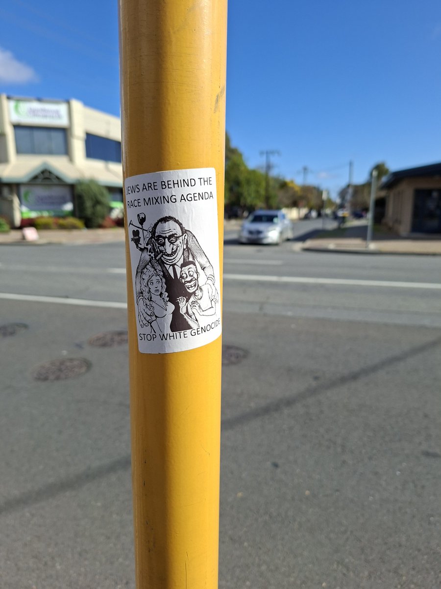 CrapeKitty's tweet photo. @craigkellyAFEE Just saw this at my business stop... @AlboMP in town... coincidence? https://t.co/2Fa6vUiyCl
