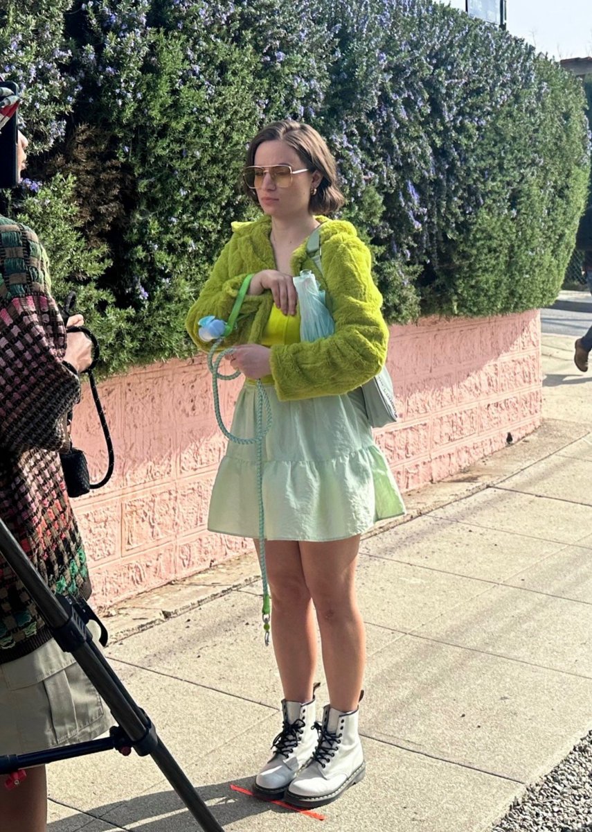 katchemsstix's tweet photo. finally a pic of the full outfit! https://t.co/2CIKIfVBDZ