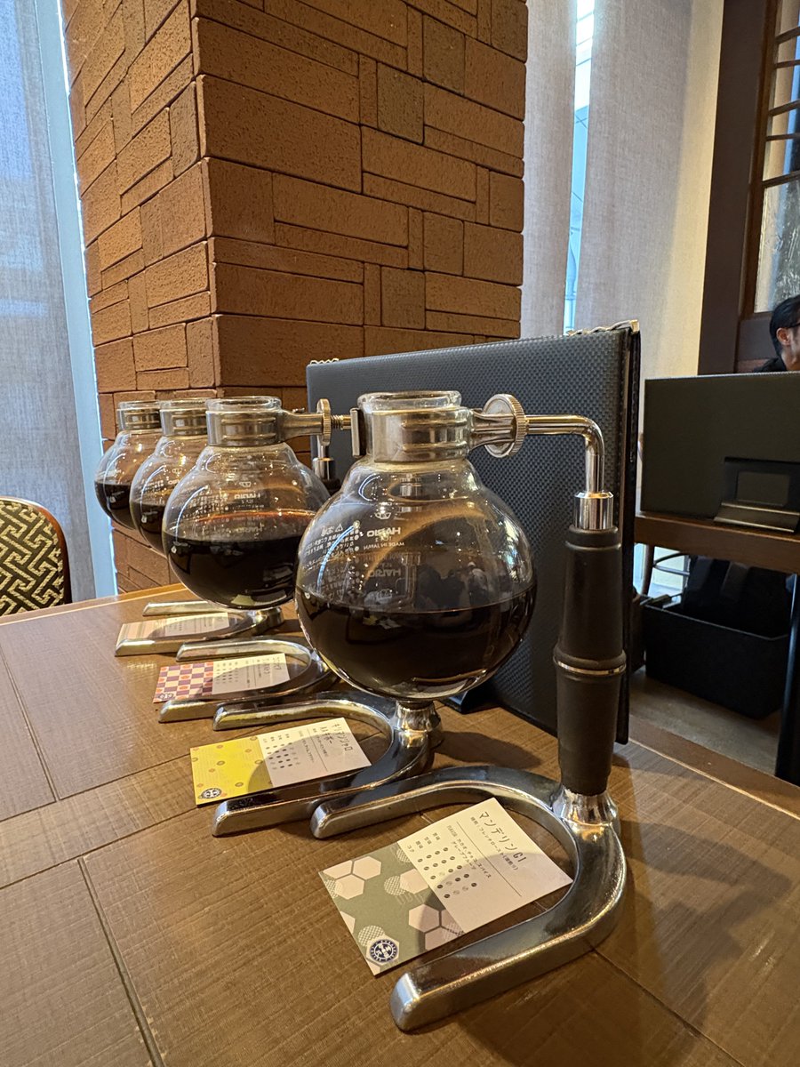 Mike__secret's tweet photo. お仕事終わってコーヒーの飲み比べ会してる☕️🤔 https://t.co/iFOgwpH8mL