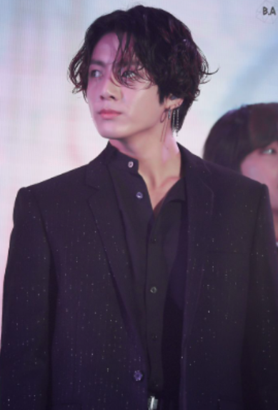 AboutMusicYT's tweet photo. Jungkook performs on stage, 7 years ago today. https://t.co/HBSOLSl4bI