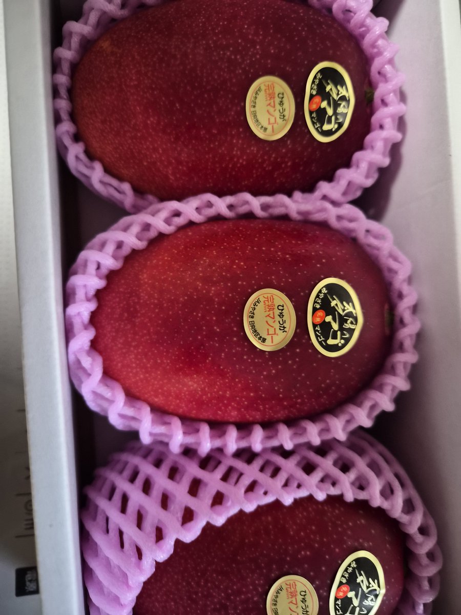 KiRoBoo0's tweet photo. 太陽のタマゴ買っちゃったむいちゃった https://t.co/X2aoA0qLfe