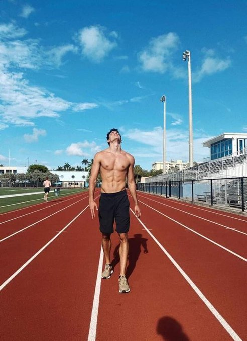 Masculine_Pulse's tweet photo. After 9 years in the gym and helping over 900 people drop 20-80 pounds, here's every fitness tip I could come up with:

1. Stop drinking alcohol. https://t.co/w1zrZi4AtB