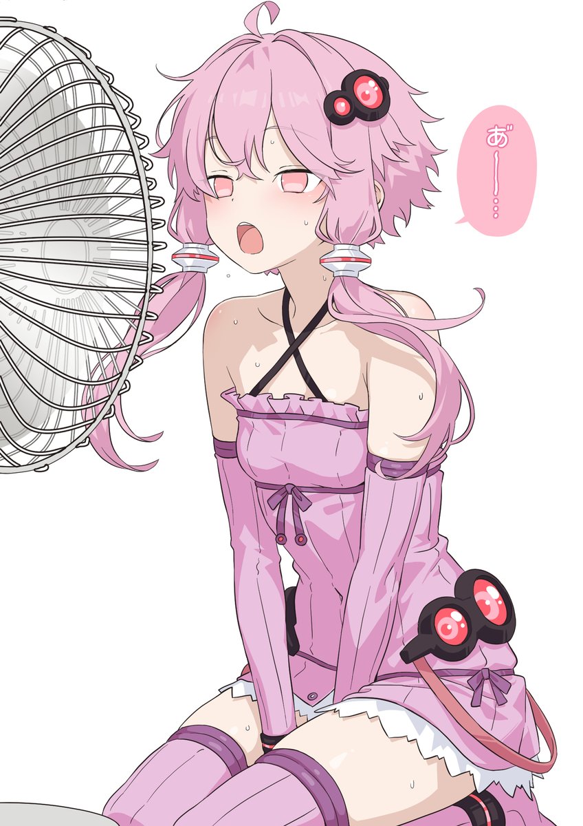 tkns_yk's tweet photo. この猛暑をなんとか扇風機で凌ごうとするゆかりさんの図。

※みんなは無理せずにエアコン使おうね😉 https://t.co/6e7rg9YqYL