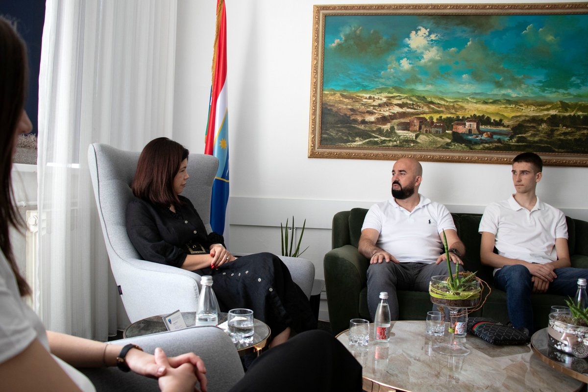 Marija_Buhac's tweet photo. #vladahnzk #cerit #ioai

S posebnim ponosom i radošću pokroviteljski sam stala iza odlaska učenika Gimnazije fra Grge Martića Mostar odnosno reprezentacije BiH na Međunarodnu olimpijadu u umjetnoj inteligenciji (IOAI 2026) u Kazahstanu:

https://t.co/5zSfLSAQJC https://t.co/WF45CYnOtI