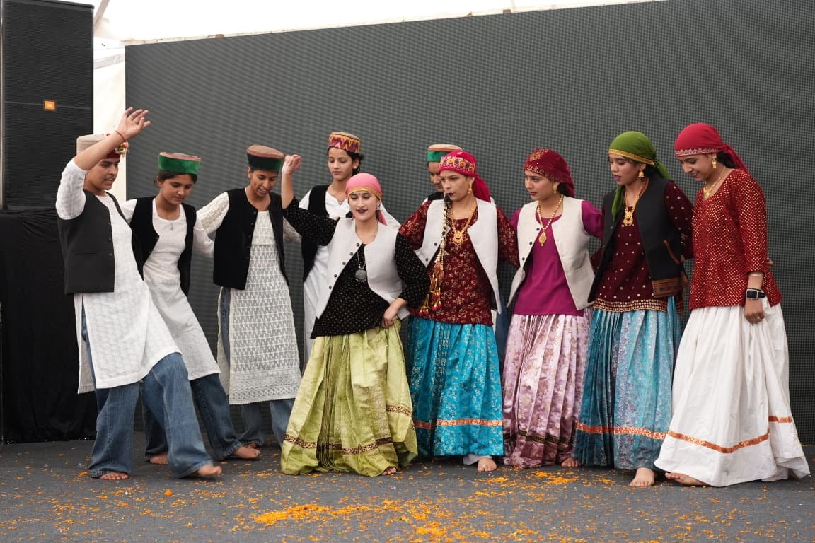 BureauDehr49119's tweet photo. 💃 Students of Cantonment Inter College, Chakrata performed a vibrant Jaunsari folk dance at the CBC Dehradun ICOP.
🎶 The cultural performance celebrated the rich traditions and heritage of the Jaunsar region.
#CBC #ICOP #JaunsariCulture #ViksitBharat #Chakrata https://t.co/S8SkSpzOi9