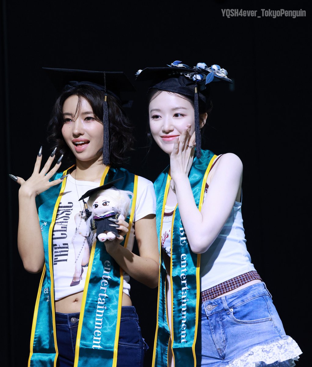SHKYChelle's tweet photo. 260718 Muvve fansign HQ 

Graduated from Cube Entertainment 🤣

#idle    #아이들      
#슈화  #舒華 #SHUHUA
#소연 #小娟 #SOYEON https://t.co/y6pqYLYwYA