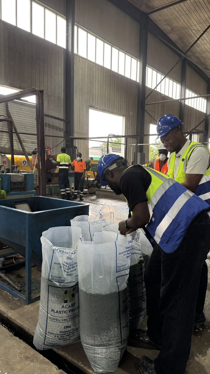 kwadwosheldon's tweet photo. I followed my borla yesterday and stumbled upon the biggest compost plant in Africa. Full documentary coming soon. https://t.co/A34DP7OBWP