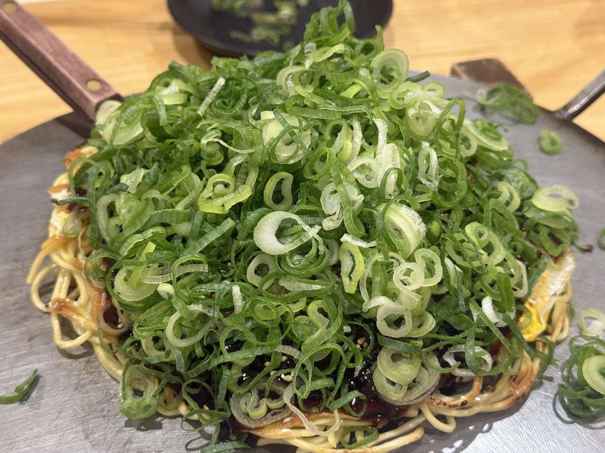 hm_bstyle's tweet photo. 広島ありがとう😋
たらふく飲んで食べて無事にデブ活完了しました🐽w

#尾道ラーメン
#あなごめし
#がんす
#お好み焼き
#iPhone撮影
#桑田佳祐 さん
#夏祭りツアー2026 https://t.co/3Cdv2mprua