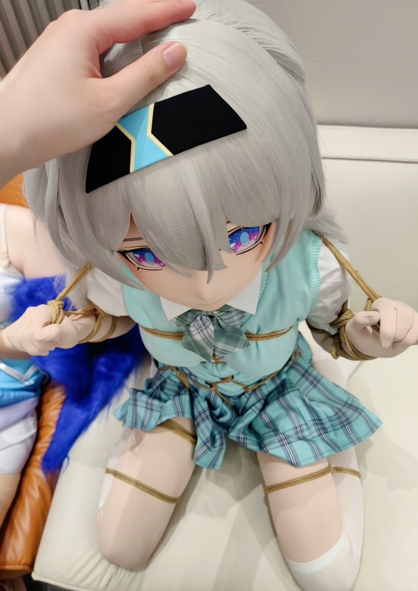 ShengRen54867's tweet photo. 摸摸头😋😋😋
绳：@Zhuangsisi
#kigurumi
#捆绑 https://t.co/6ahaSqzzzV