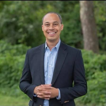 ReidRevolution's tweet photo. It’s truly unbelievable how hypocritical the Va Dems are… so worried about reckless driving “super speeders” that they elect one to statewide office as head of law enforcement and then order judges to hammer other people. 

Not even a turned head, averted eye, or blush of self realization.