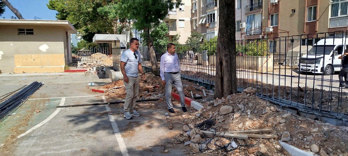 07kepezmem's tweet photo. 💫 2026-2027 Eğitim Öğretim Yılı Hazırlıkları Devam Ediyor 🌟

📍Yenimahalle İlkokulu

İlçe Millî Eğitim Müdürümüz Sayın Kenan YAVUZ, yeni eğitim öğretim yılı hazırlıkları kapsamında tadilatı devam eden okulumuzu ziyaret etti.

📚Eğitime atılan her adım, geleceğe yapılan en büyük yatırımdır.

#EğitimleYükselenKepez
#TürkiyeYüzyılınınMaarifModeli
#KöklerdenGeleceğe
#GelecekÇokİyiGelecek

@Mehmetyasineris
@antalyamem07
@suat_dervisoglu
@kepez_kaymakam
@k_yavuz07