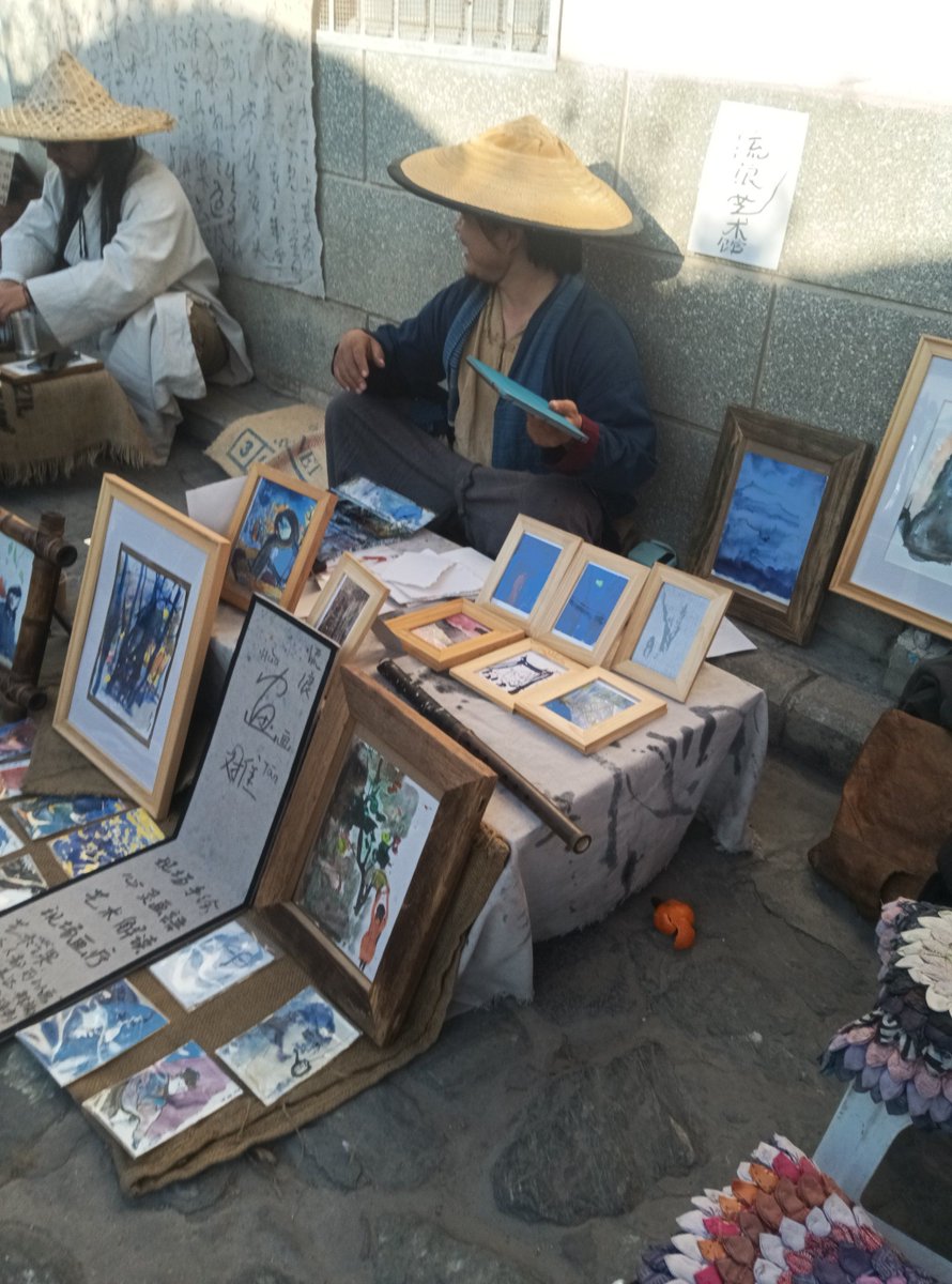 Rob70448775's tweet photo. Immerse in 10min abstract sketching at our city pop-up! No experience needed—just grab a pencil u0026 let your thoughts flow. https://t.co/jsz0wGzSe9