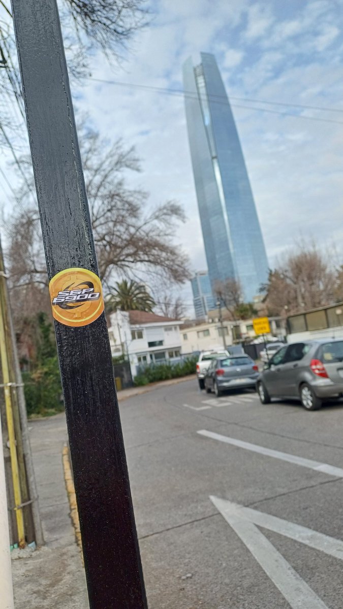 CriptopunkA's tweet photo. El dinero viejo compra edificios y acciones.  

El dinero nuevo compra significado.  

Por eso no entienden #SPX6900. https://t.co/9UXAV4axdR