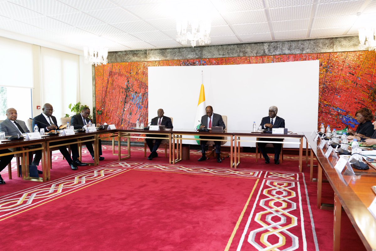 Presidenceci tweet media