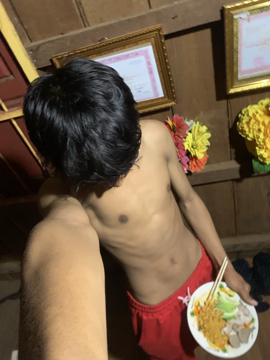 HfgRoth65805's tweet photo. ញ៉ាំមីក៏ញ៉ាំញុម https://t.co/mjE4jqitEV