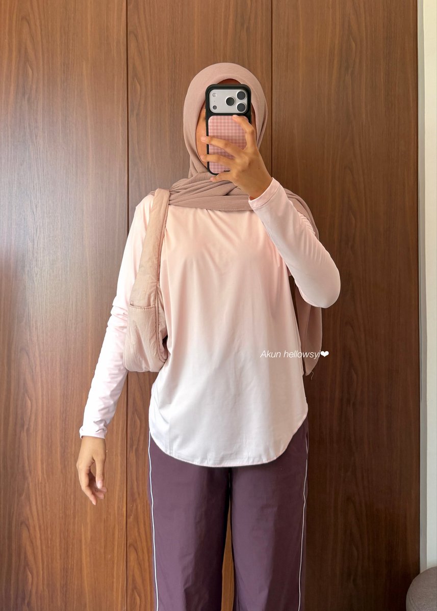 Ssiinntta's tweet photo. Atasan: Ada size S sampai XXL
https://t.co/PgmeshEzmN

Celana: Cocok untuk running, aku pakai dark purple, ini cakep bgt asli. 154/42 pakai size S🧘🏻‍♀️
https://t.co/F4yC31tfl7

Sepatu: Ini ringan bgt sih, empuk pijakannya✨
https://t.co/xvlWmDjVH9 https://t.co/1FG8kMiJMK