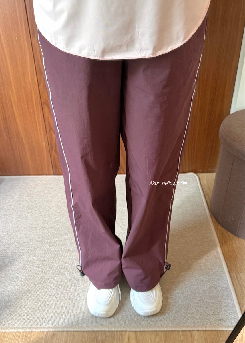 Ssiinntta's tweet photo. Atasan: Ada size S sampai XXL
https://t.co/PgmeshEzmN

Celana: Cocok untuk running, aku pakai dark purple, ini cakep bgt asli. 154/42 pakai size S🧘🏻‍♀️
https://t.co/F4yC31tfl7

Sepatu: Ini ringan bgt sih, empuk pijakannya✨
https://t.co/xvlWmDjVH9 https://t.co/1FG8kMiJMK