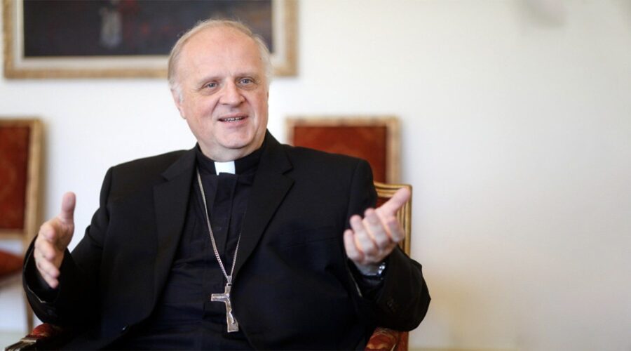 arzbaires's tweet photo. Con espíritu de servicio y comunión, Mons. Michael Wallace Banach llegó este miércoles 22 de julio a la Argentina para iniciar su misión como nuncio apostólico, representante del Santo Padre ante la Iglesia y el Estado argentino. 

Acá los detalles 👇
https://t.co/hAnwReEKWM https://t.co/781pqjBvIp