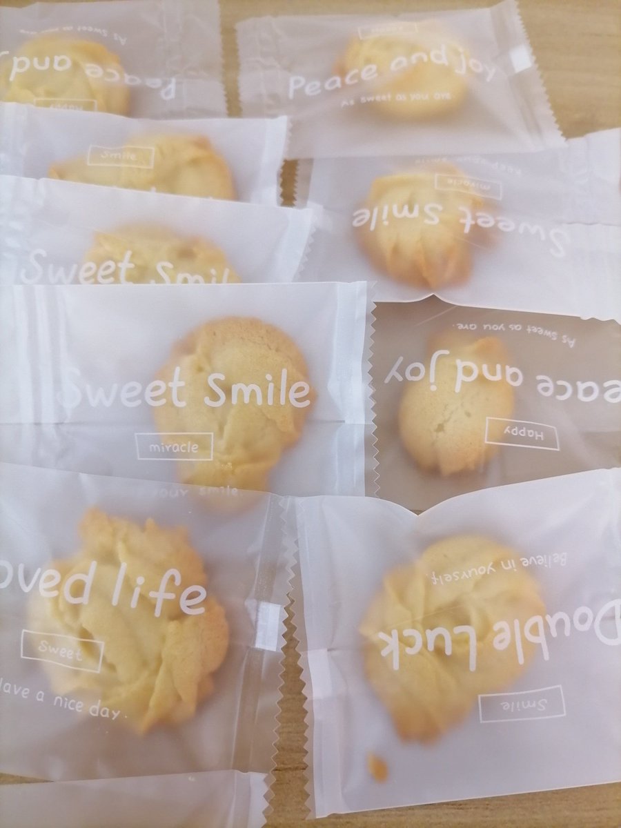 WattsTheGemini's tweet photo. Just borrowed a cup of sugar from kind Mrs. Li next door—she brought me warm homemade cookies this afternoon! Small neighborhood moments make big days. https://t.co/rbsWBAAYHg