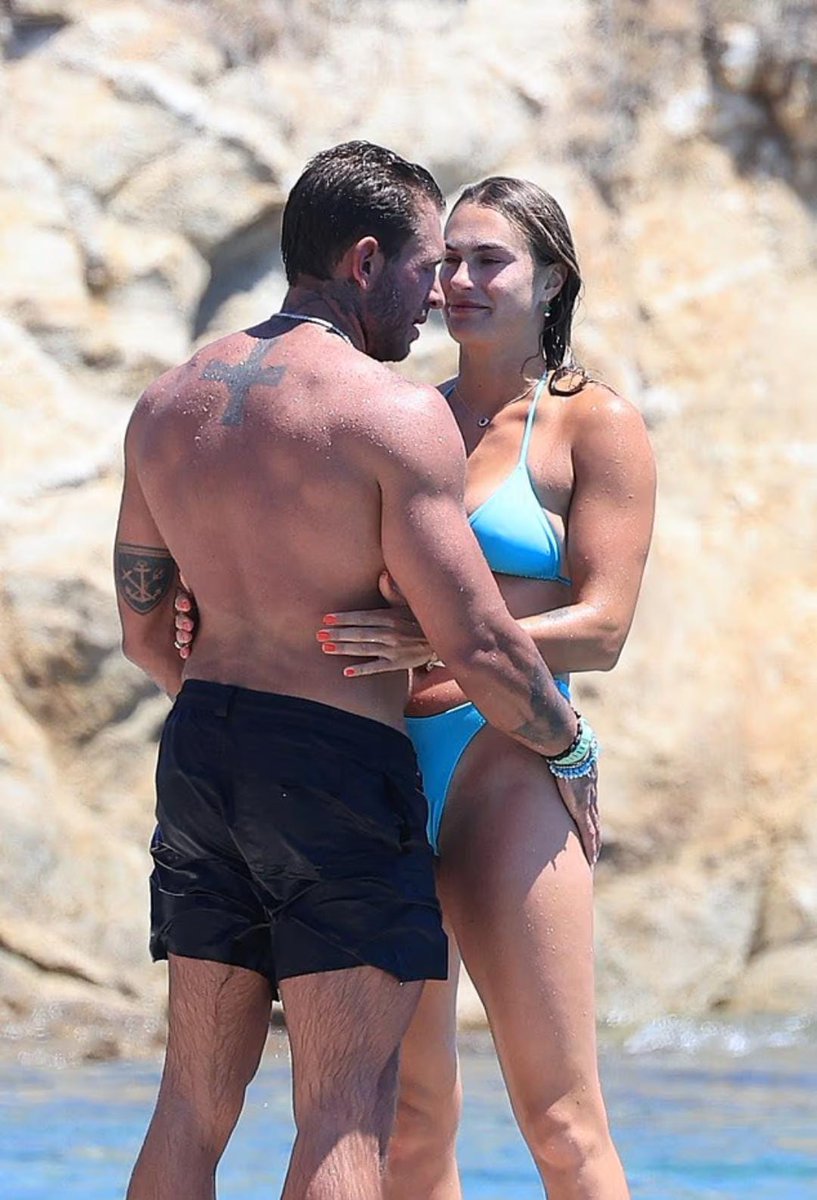 Tarikaxfire's tweet photo. Aryna Sabalenka trading aces for ocean waves in very beautiful Mykonos.🔥 https://t.co/ag2jJiyeHn
