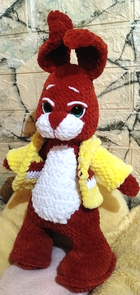 AnaVasic2's tweet photo. I evo ga ridji Zekan... Zelene sjajne okice , kaputic u njegovim bojama i zutom koja ga otvara 🥰😍🐰🤎❤️ I on je odmah dostupan... ❤️🥰 https://t.co/rdwakf7pwM