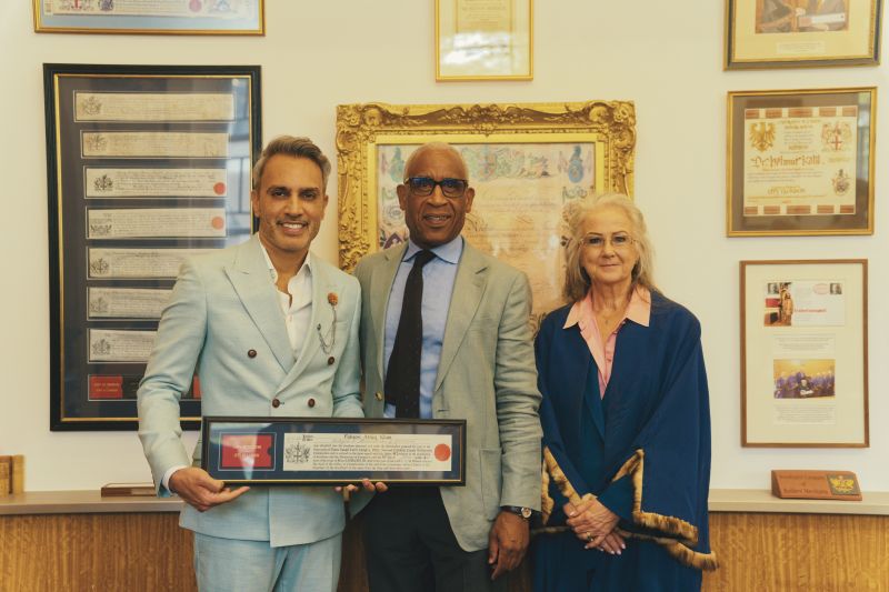 FaheemKhanFL's tweet photo. It is one thing to receive an honour. It is another to receive it beside your mentor. Thank you, Lord Simon Woolley. Someone opens a door for you; you spend your life holding it open for others.

#Leadership #SocialMobility https://t.co/KkRaypB9Pf