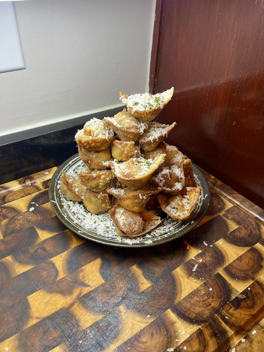 KKateone's tweet photo. oxtail rangoon https://t.co/XQO4gT08kT