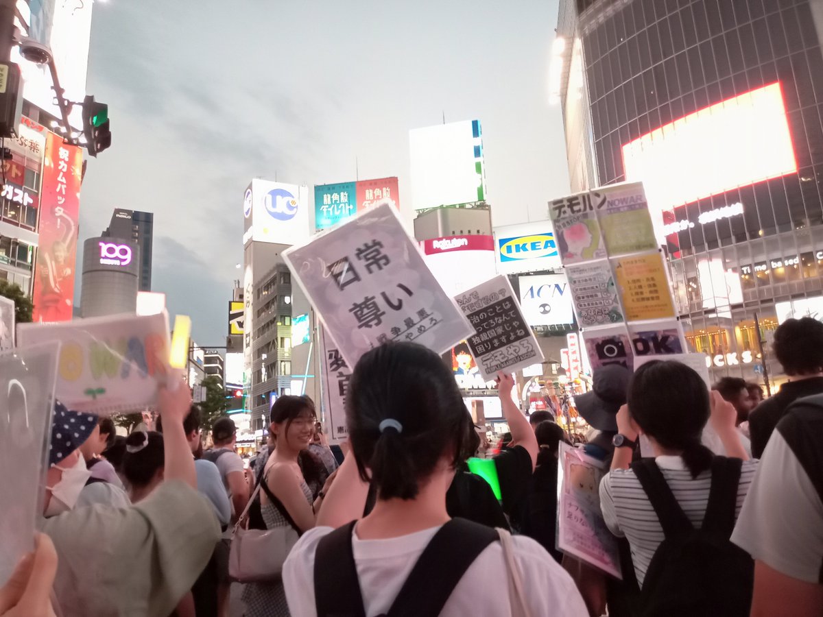 mikumiku339's tweet photo. 昨日からのモヤモヤがどうしても収まらなくて
仕事終わりに渋谷歩いてきた

いっぱい人いたわ

#渋谷スクランブル交差点デモ
#ShibuyaCrossingProtest
#ちょっと渋谷歩いてきたわ https://t.co/WprGrWIaQ1