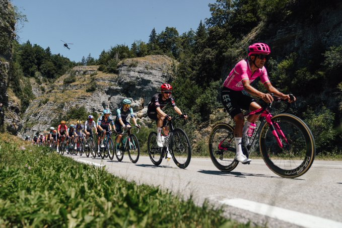 tjcope's tweet photo. 👋🏼¡¡¡HOOOLA, HOLAAA!!!👋🏼

🚴‍♂️🤩 ¡DECIMO OCTAVO DÍA , seguimos con los puertos en el #TDF2026!
🇫🇷 Etapa 18 / Voiron>Orcières-Merlette
➡️ 185.2 km 

🎙️@herifrade
🎤 @AlbertoArauzM
🇫🇷  @qiglesias
🚴🏻‍♂️ @oscarpereiro
🚴🏻‍♂️ @JoanPrats360
🚴🏻‍♂️ @pasamontesluis

#TourEnCOPE

📻COPE +
📲APP
💻https://t.co/bbFGnAThZL