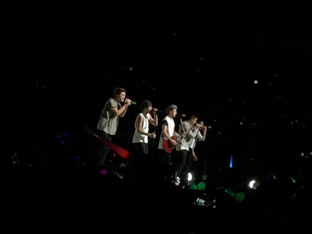 Harie1019's tweet photo. One Directionが生まれてから16年、、、
彼ら5人全員が揃った姿を見て歌を聞けたこと、本当に尊い。 https://t.co/Ld1LSt1gZm