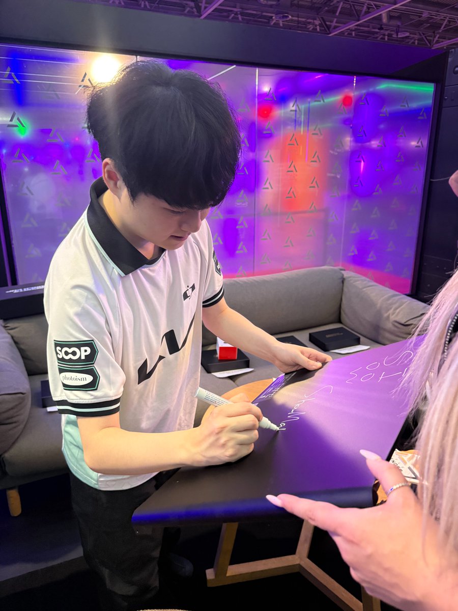EWC_Extra's tweet photo. What if you could game on the same machine the champions compete on?

Enter for your chance to win a @LenovoLegion PC, signed by the League of Legends at EWC26 winners, Dplus Kia.

Follow the giveaway rules, enter, and you could take home a true champion's setup. ⌨️ https://t.co/k5Db3hEMMi